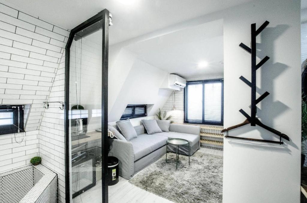 Mmmio Ii Design Myeongdong Motel
